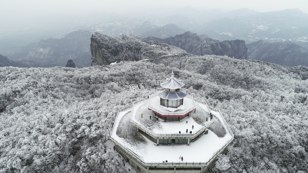 Mountain that inspired Avatar draws global visitors