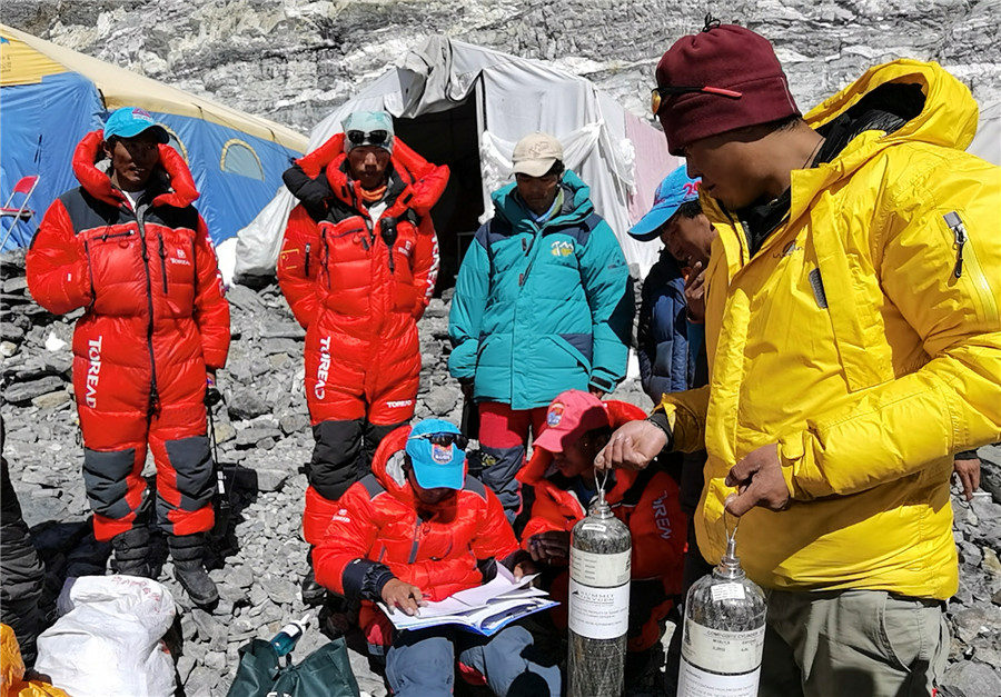 Remeasuring team heading to Mt. Qomolangma summit again after delayed twice by bad weather