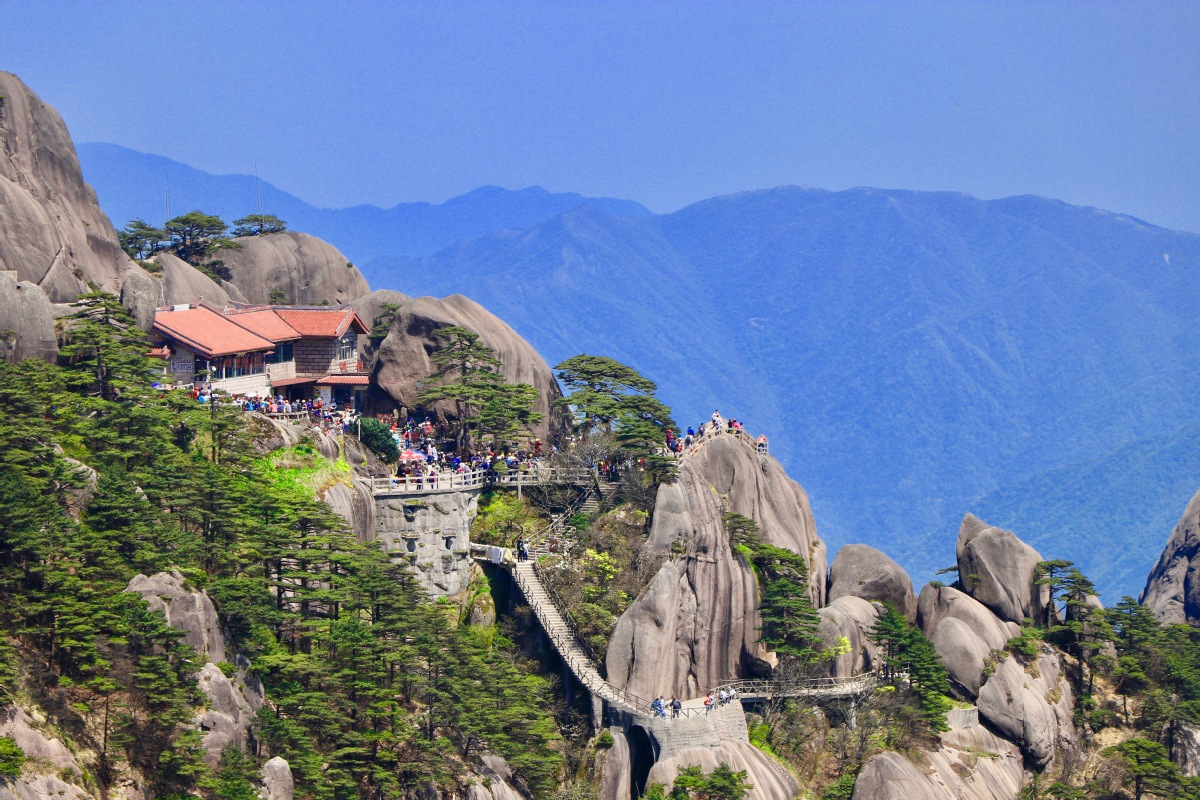 Huangshan Mountain rejects risky visitors