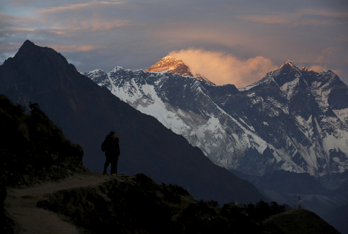 Nepal rescues +900 foreign tourists amid virus lockdown