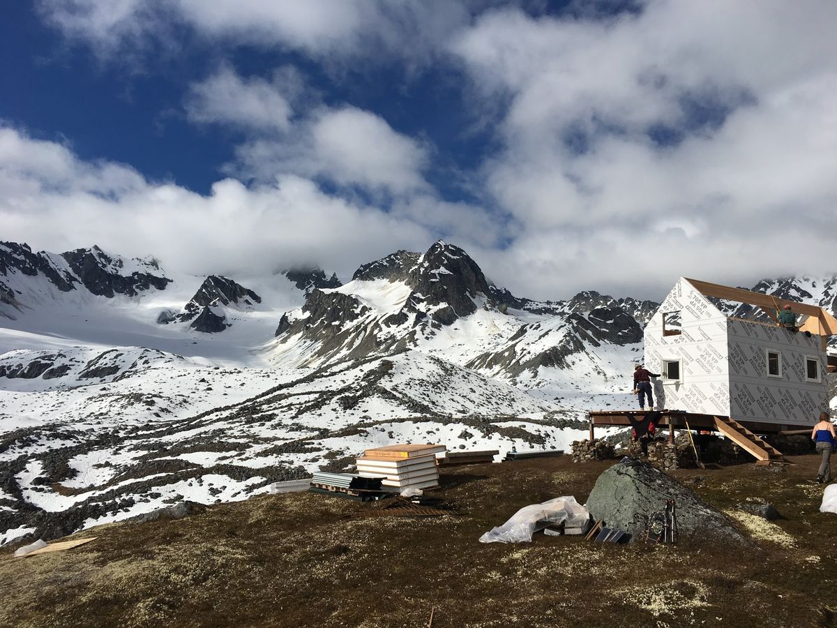 A new hut with dramatic views rose up this summer in Alaska