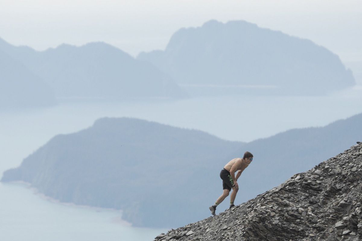 With an elite runner hot on his heels, Anchorage’s David Norris takes back men’s Mount Marathon title