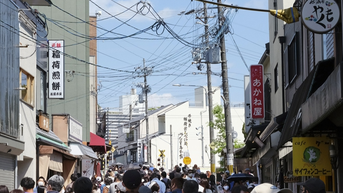 TRAVEL / GALLERY Kyoto’s love-hate relationship with foreign tourists endures as Japanese yen weaken