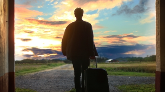 Seven things you should have while travelling abroad