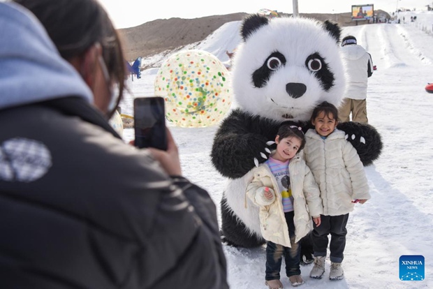 Ski resort in desert fuels people