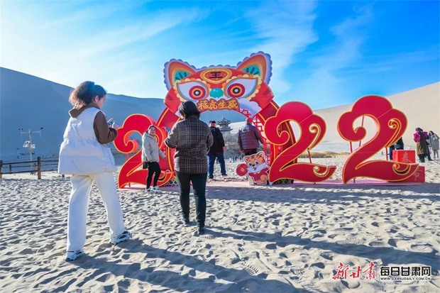 Spring Festival embraces smart, green travel rush