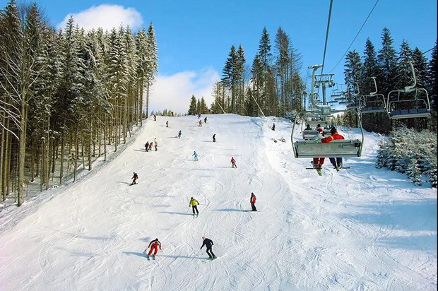 Xinjiang emerges as winter sports hotspot