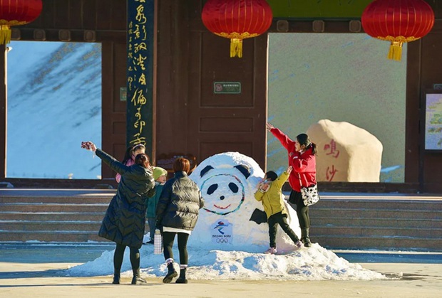 敦煌文明旅游蔚然成风