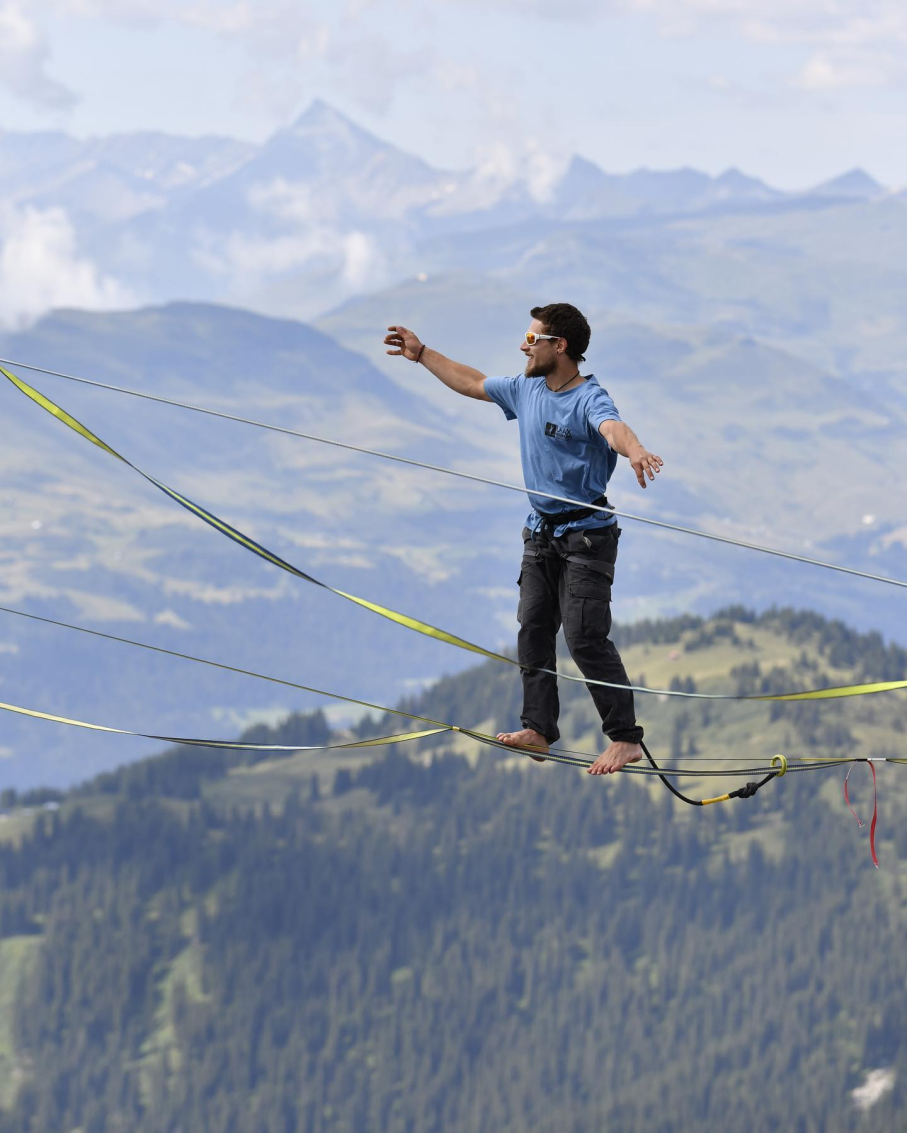 全球首次！高空扁带世界锦标赛在瑞士举办