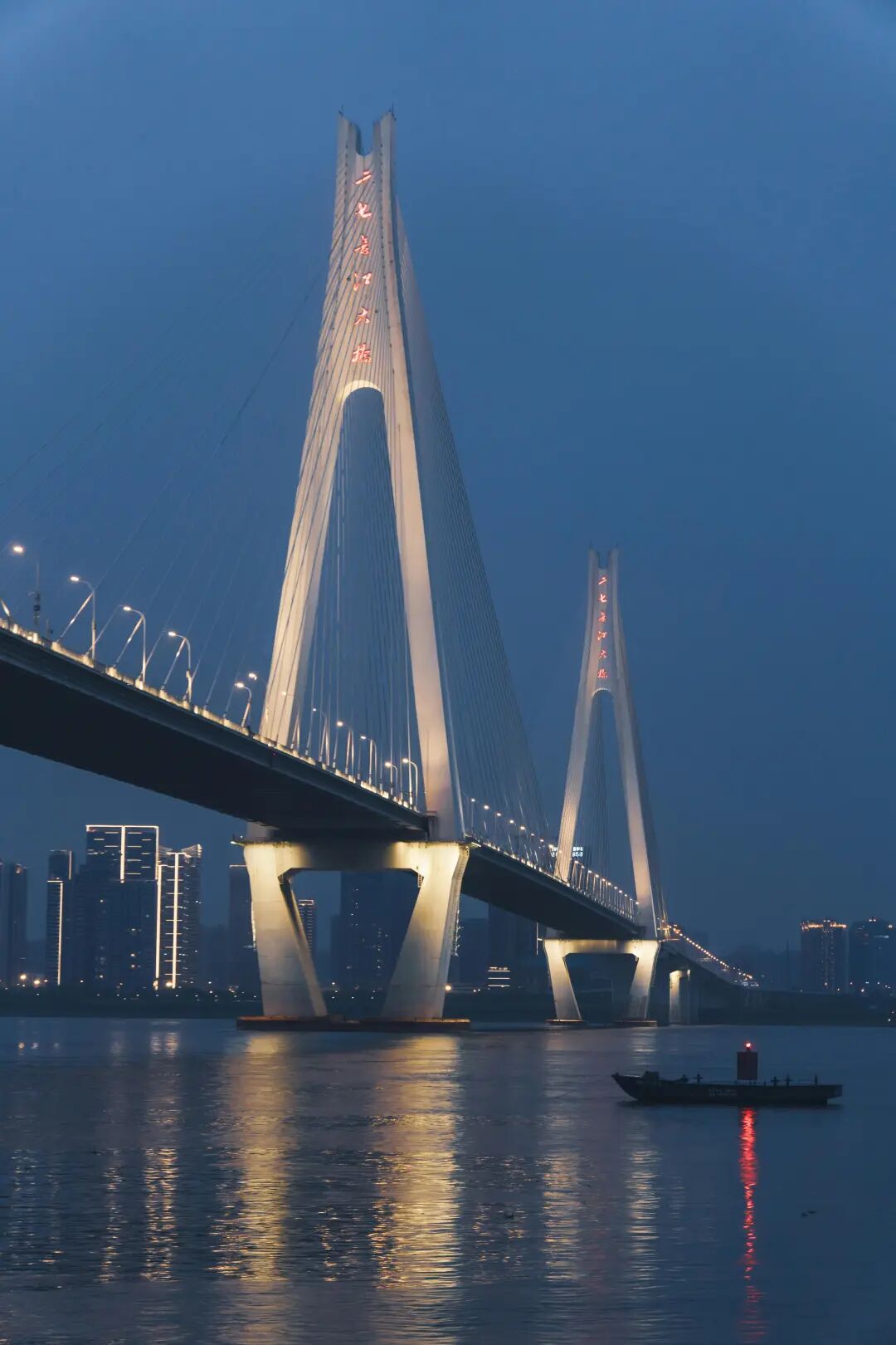 f17ccb9eb4bd41f68f28bacc39ee92dc.jpg 图片