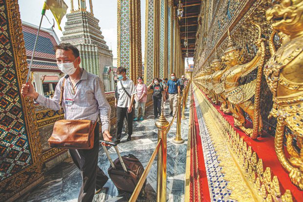 New Year holiday fuels passion for foreign trips