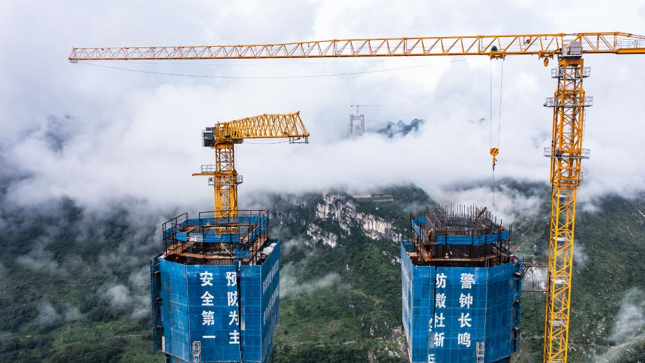 China-built Huajiang grand canyon bridge to become highest in world