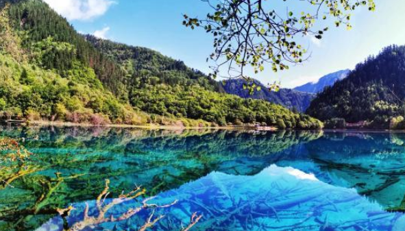 九寨沟景区游客接待量突破600万人次 创40余年历史新高