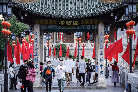 Holiday spending reflects upturn in China