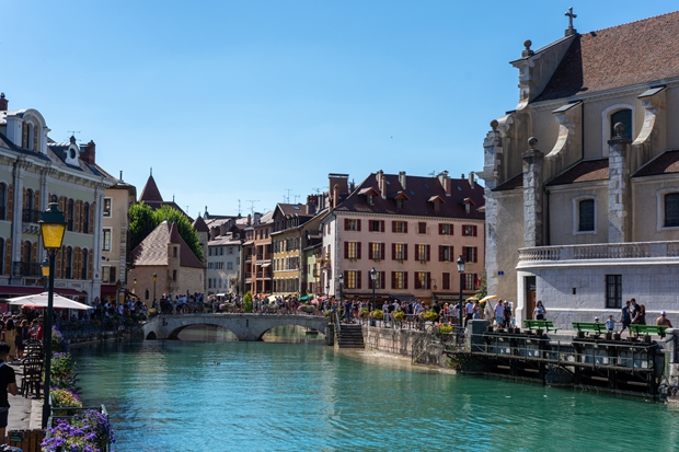 Domestic flight bookings to Altay during the New Year holiday surged by approximately 164% year-on-year.