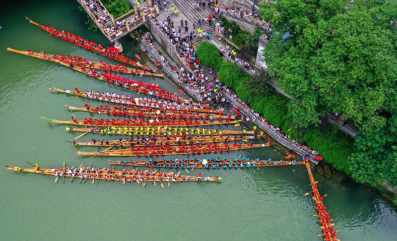 Dragon boat competition heralds summer festivities