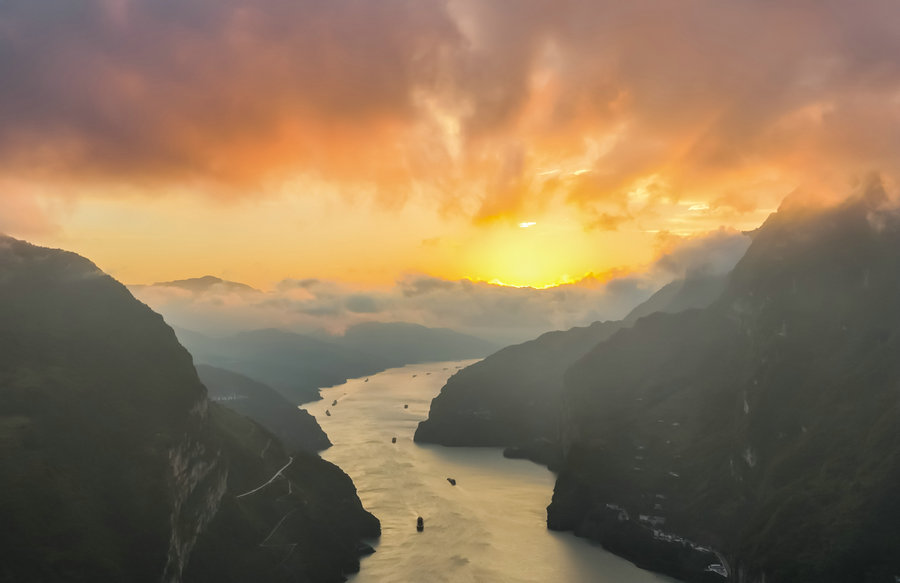 Sunrise scenery over Xiling Gorge in Hubei