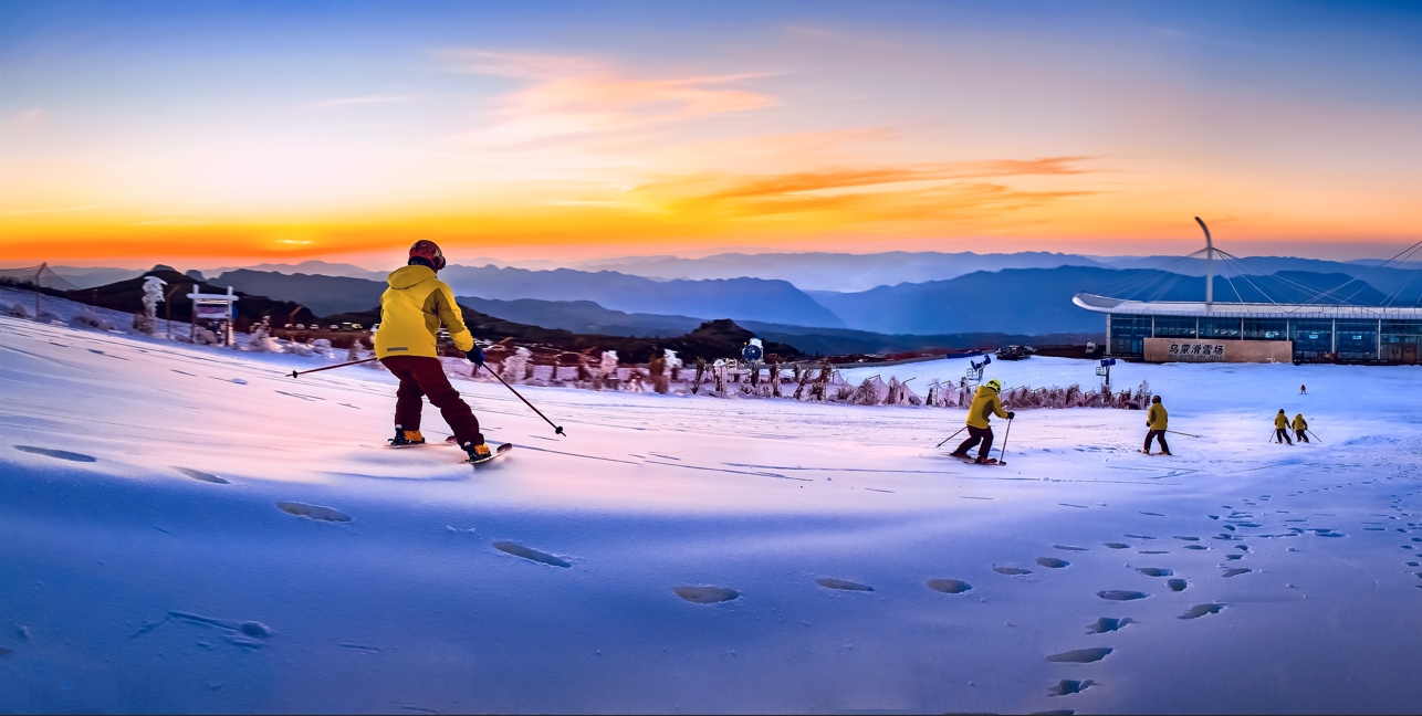 随着滑雪季节的到来，中国的冰雪经济开始升温
