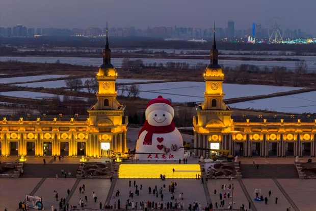 Harbin unveils iconic giant snowman as peak tourism season approaches