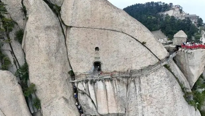 137 New Rock Carvings Discovered in Mount Hua