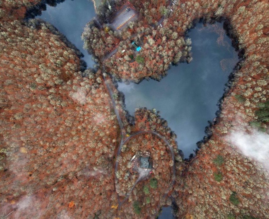 Autumn scenery of Yedigoller National Park in Turkiye