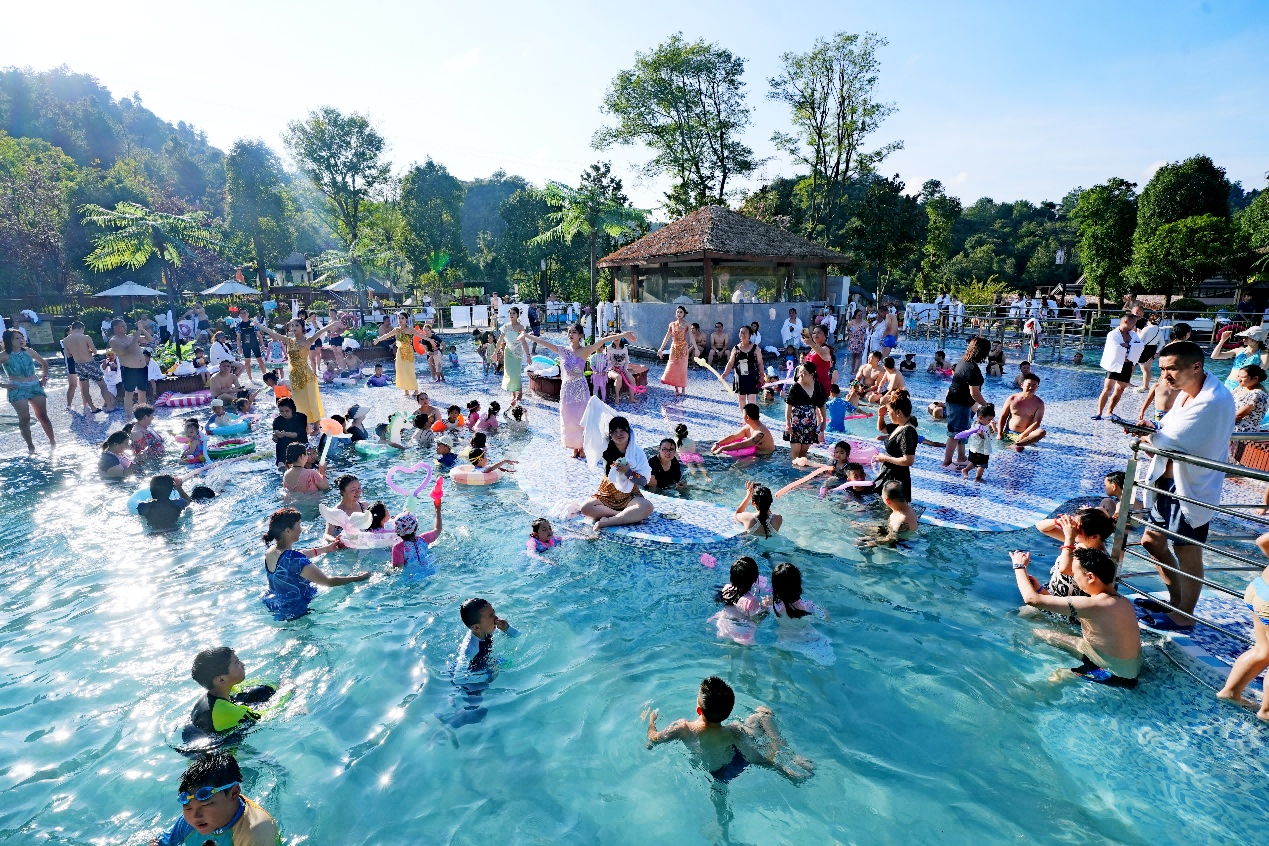 Guizhou Focuses on Six Core Products to Boost Winter Tourism