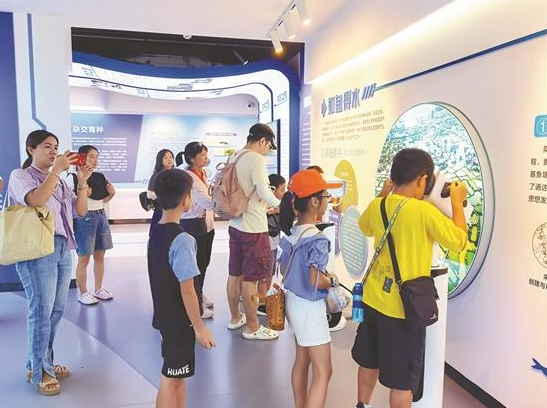 Chinese teenagers embrace educational tours during the summer break