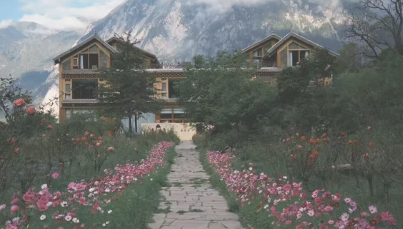 雪山下的课堂：甘孜州民宿管家培训圆满举办