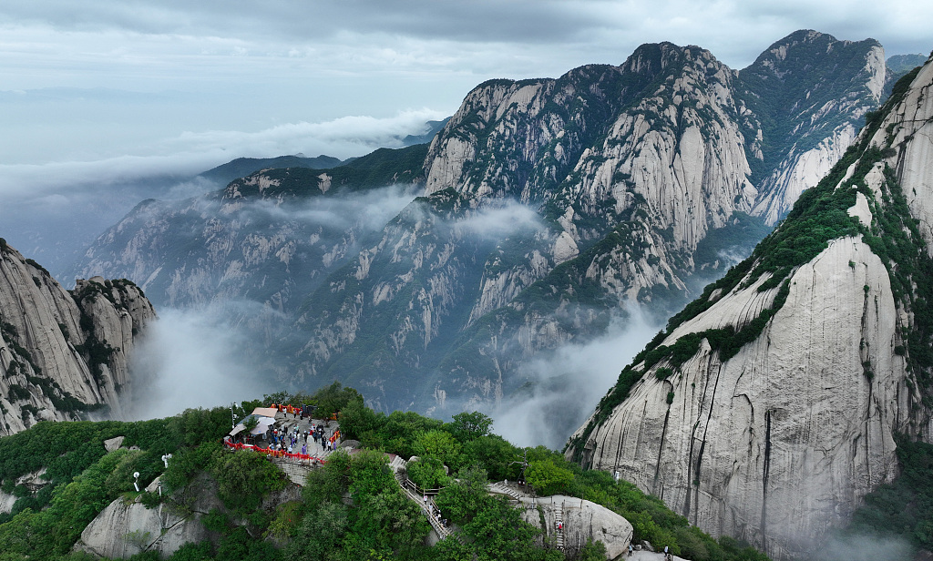 Majestic beauty of Huashan Mountain