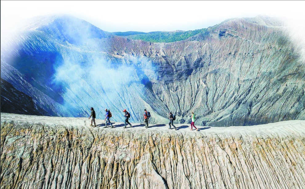 【玩转山地】在印尼爬火山，闯“黑色沙海”