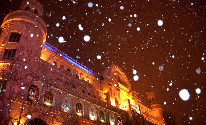 “冰雪辽宁舰”点亮哈尔滨夜游