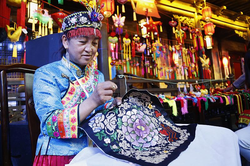 Diverse cultures boost tourism in Qinghai