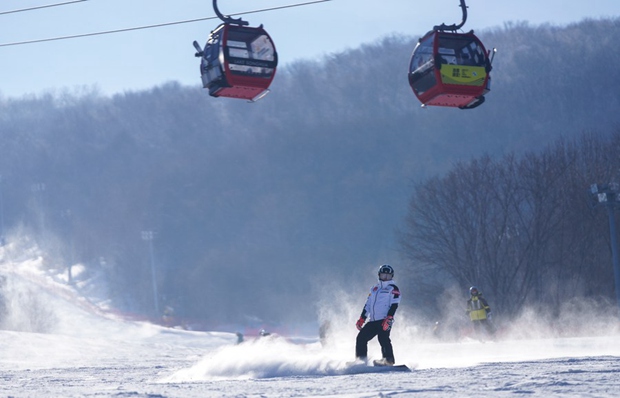 China embraces wider winter sports, leisure participation