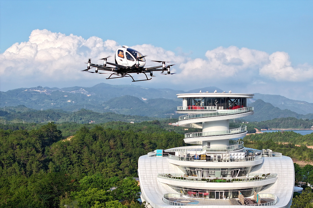 Tourists take to the skies in unmanned aircraft at Tianding Lake