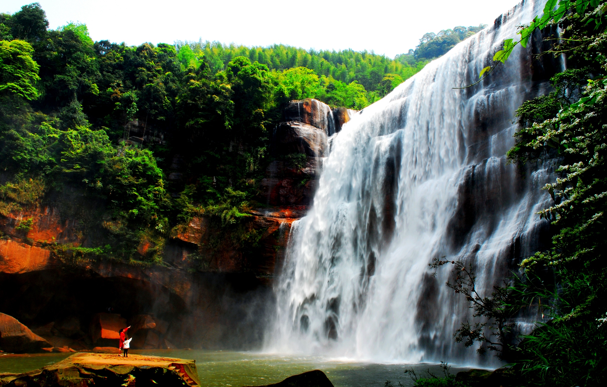 Picturesque landscapes draw tourists to Guizhou