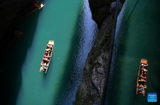 Tourists enjoy boat rides in Pingshan canyon in C China