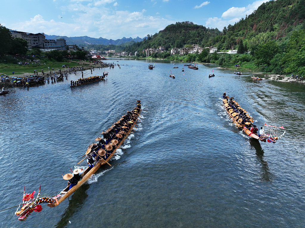 Miao people celebrate Canoe Dragon Boat Festival