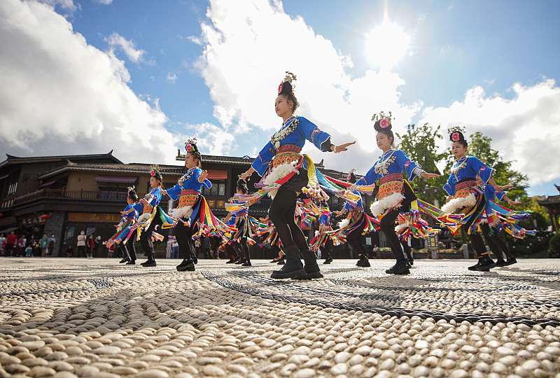 Traditional Miao and Dong cultures treasured in Danzhai