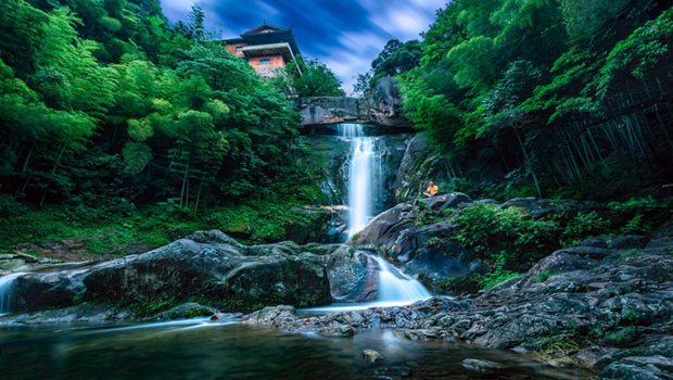 International tourists on cultural journey to Tiantai Mountain