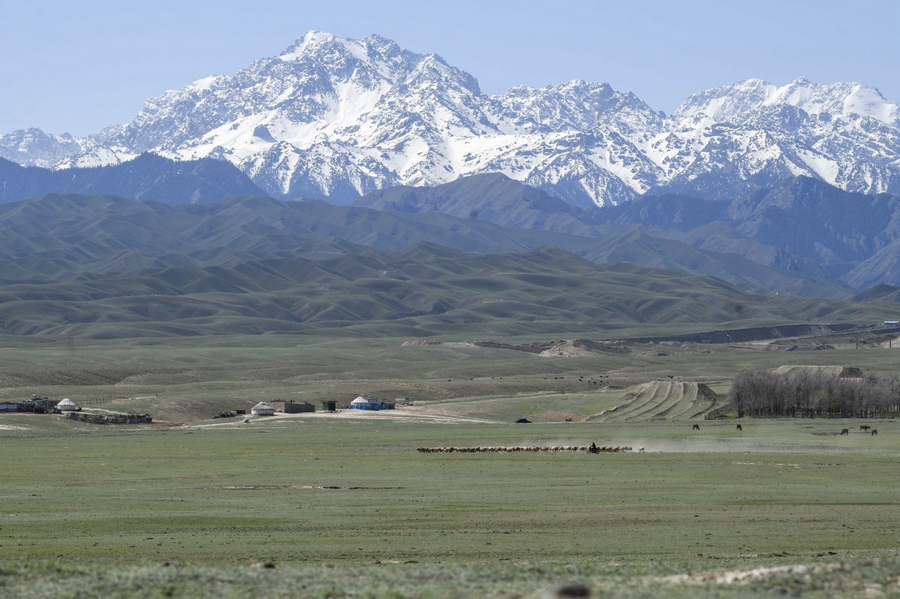 Scenery of Dushanzi-Kuqa Highway in Xinjiang