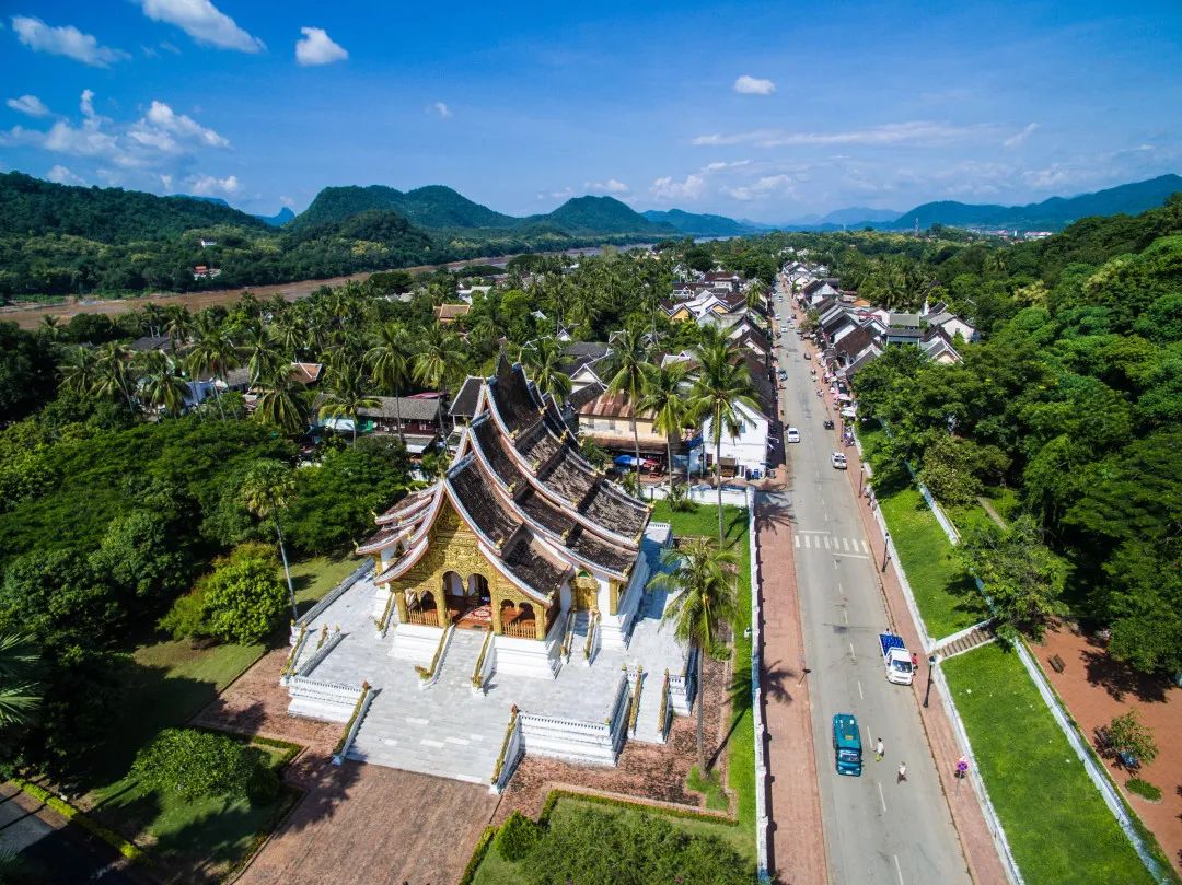 China-Laos passenger train cuts by over 1 hour in travel time