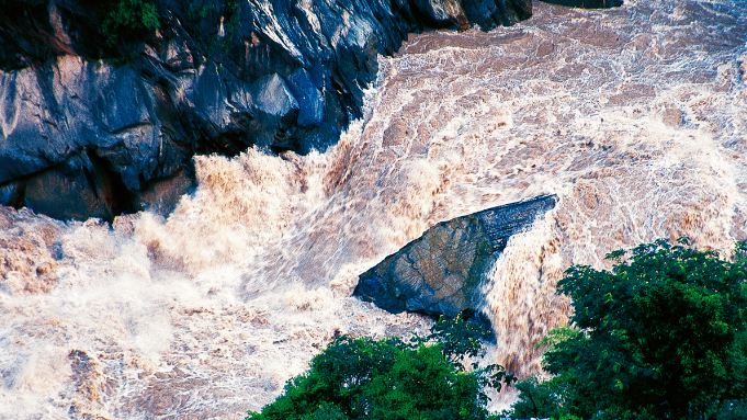 Tiger Leaping Gorge: A majestic natural wonder in Yunnan