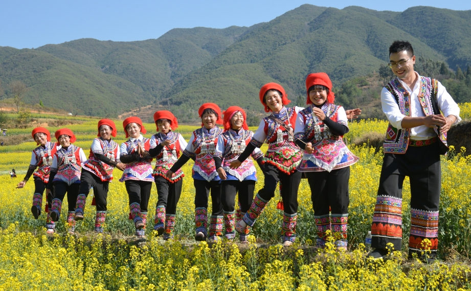 Take a break at the rapeseed flower festival in Kunming