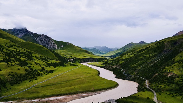 Grasslands at headwaters of Lancang River in NW China