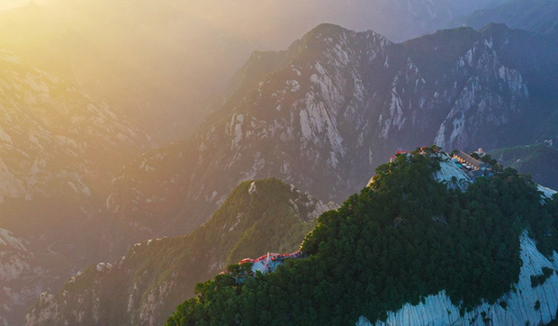 Huashan Mountain offers poetic views in NW China