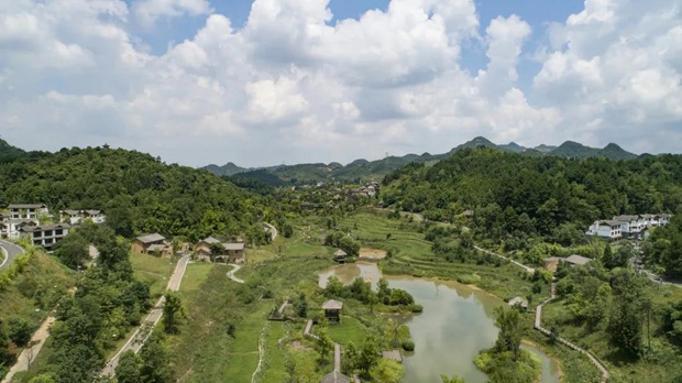 【玩转山地】贵山、秀水、康养......住进乡愁贵州，体验“山水乡愁”