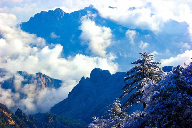 Snow-covered Yaoshan Mountain in Henan: a real-world wonderland