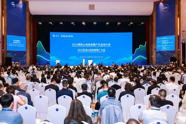 Bathing in the colorful Guizhou, gathering at the forest of Wanfeng, the International Conference...