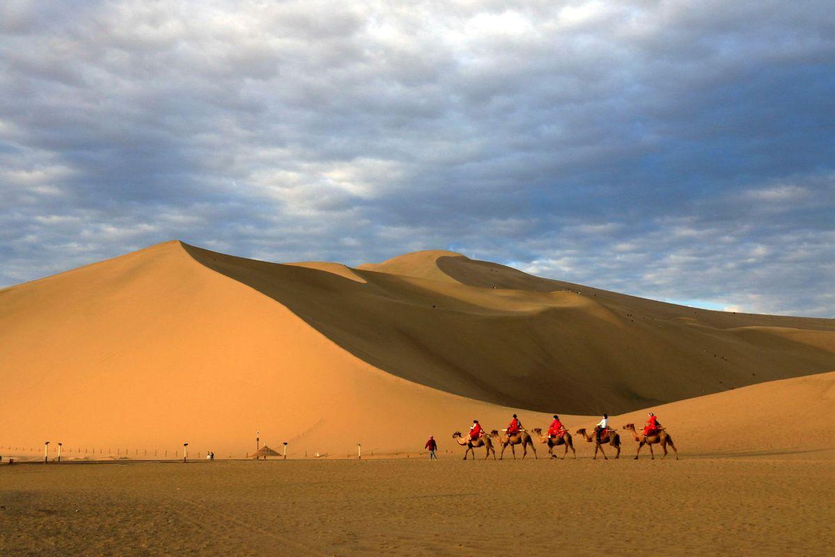 People visit Mingsha Mountain and Crescent Spring in Dunhuang